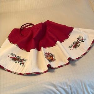 Longaberger Nature’s Garland Christmas Tree Skirt